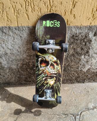 Skateboard ROCES Completo con Grafica Teschio