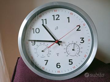 Orologio da parete radiocomandato e silenzioso.