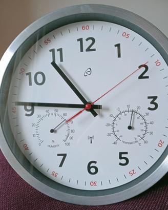 Orologio da parete radiocomandato e silenzioso.