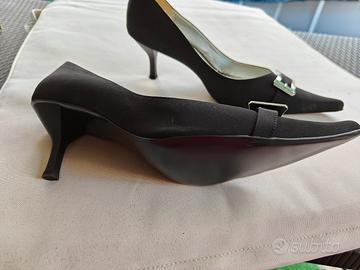 Scarpe a punta nere con fibbia tacco 7 cm nuove