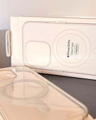 Cover iPhone 15 Pro Apple Clear Case con MagSafe