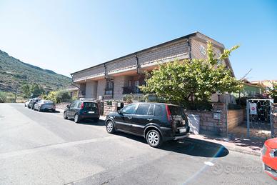 Piano terra con cortile vicino alla spiaggia