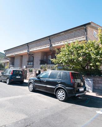 Piano terra con cortile vicino alla spiaggia