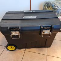 Cassa con ruote porta tutto