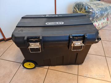 Cassa con ruote porta tutto