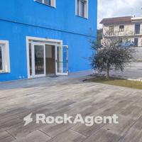 LOCALE COMMERCIALE CON AREA ESTERNA