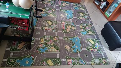 Tappeto in vinile con un design a strade 2x2,1 m
