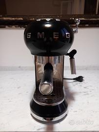 Macchina caffe Smeg 50 stile nero lucido