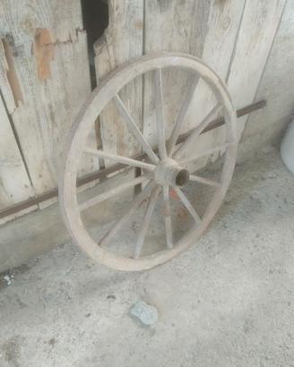 Coppia di ruote antiche