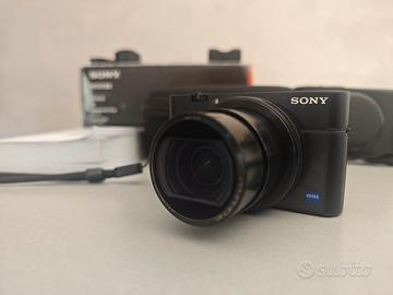 Sony RX100 III K + custodia rigida+ 2 batterie 
