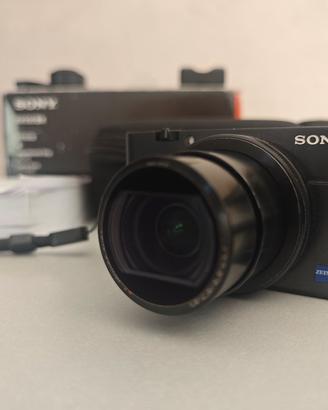 Sony RX100 III K + custodia rigida+ 2 batterie 