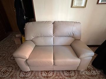 Divano due posti in ecopelle