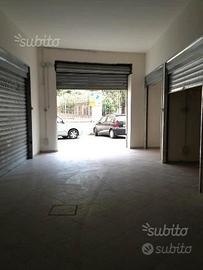 Box-auto ampio su fronte strada in Centro