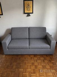 Divano letto grigio in perfette condizioni