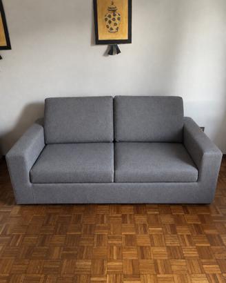 Divano letto grigio in perfette condizioni