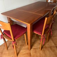Tavolo allungabile in ciliegio e 4 sedie