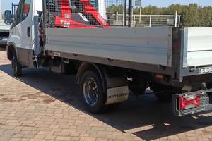 IVECO 35C14 CON GRU