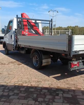 IVECO 35C14 CON GRU
