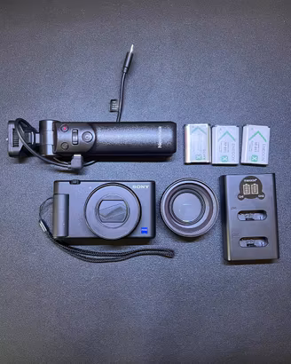 Sony ZV-1 + Grip + 3 Batterie + Caricatore + Grand
