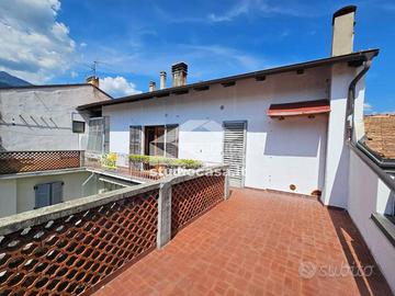 Appartamento di 125 m² con 5 locali e posto auto a