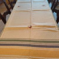 Tovaglia da tavola nuova.
