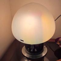 Lampada acustica da tavolo di Oscar Torlasco