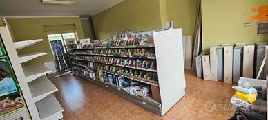 scaffali negozio