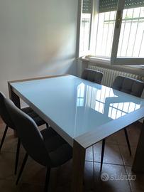 Tavolo e sedie
