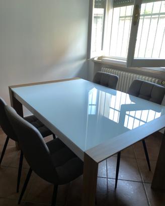 Tavolo e sedie