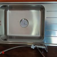 Lavello da incasso in acciaio inox con miscelatore