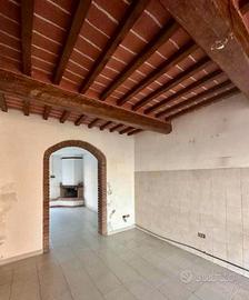 Casa con terreno montecalvoli