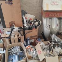 Stock ricambi per moto e scooter