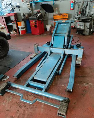  sollevatore mobili per auto 380v  1200 euro 