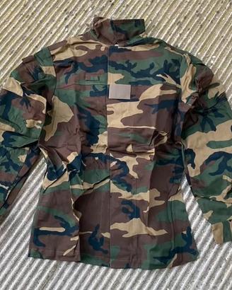 Giacca e pantalone mimetico