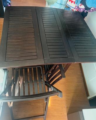 Tavolo pieghevole in legno con 4 sedie AlexiaBalau