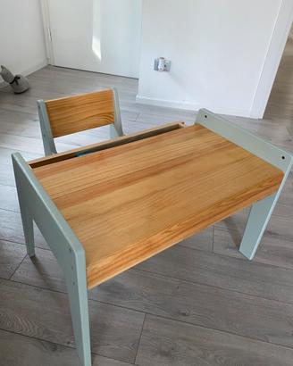 tavolo in legno con sedia