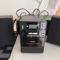 piccola radio con lettore CD e  cassette  stereo