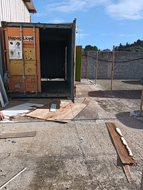 Box Container con cortile.posto auto