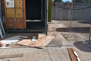 Box Container con cortile.posto auto