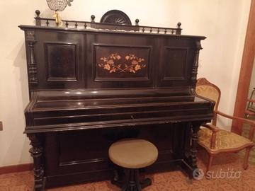 Pianoforte verticale antico 