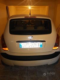 lancia y