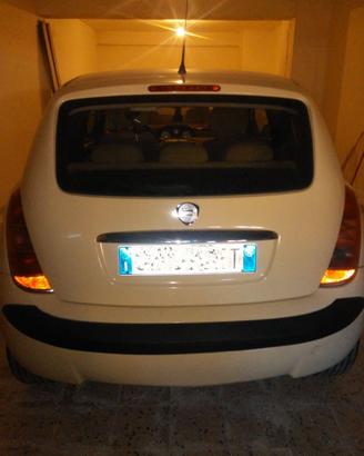 lancia y