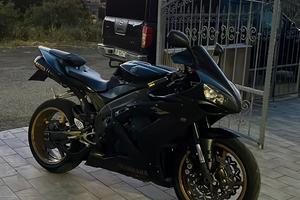 Yamaha r1