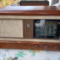 Radio d’epoca, orologi, dischi, jukebox e riviste