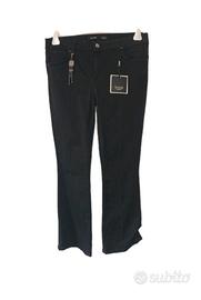 Jeans donna Fracomina
Taglia 46 nero con ciondolo 