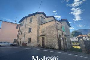 Casa indipendente di 197 m² con 5 locali e box aut