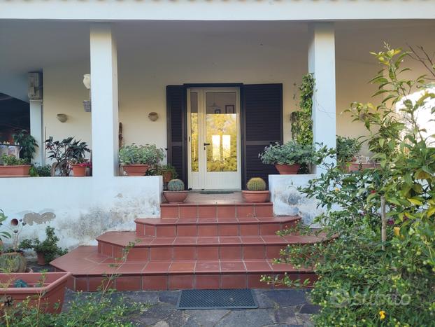 Casa indipendente con terreno agricolo