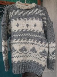 Maglione da montagna in vera lana lavorato a mano