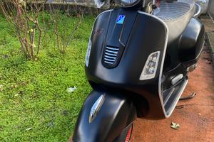 Piaggio Vespa 300 GTS - 2012