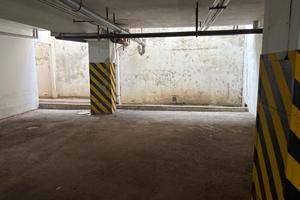 Via Cavalcanti posto auto coperto